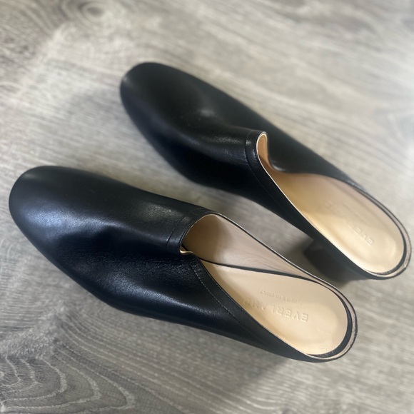 Everlane Black Leather Mules with Polished Finish - Picture 3 of 7
